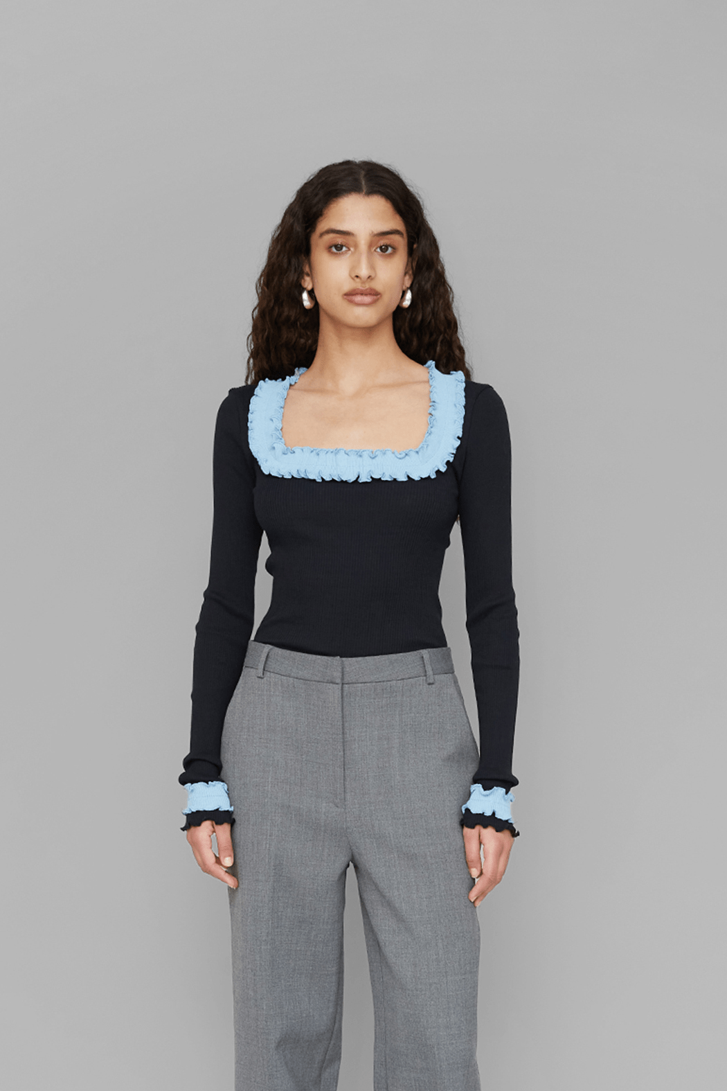 OpéraSPORT, ROSIE SEAMLESS TOP, Black with blue ruffels