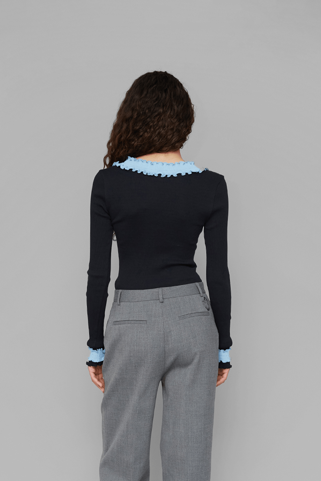 OpéraSPORT, ROSIE SEAMLESS TOP, Black with blue ruffels